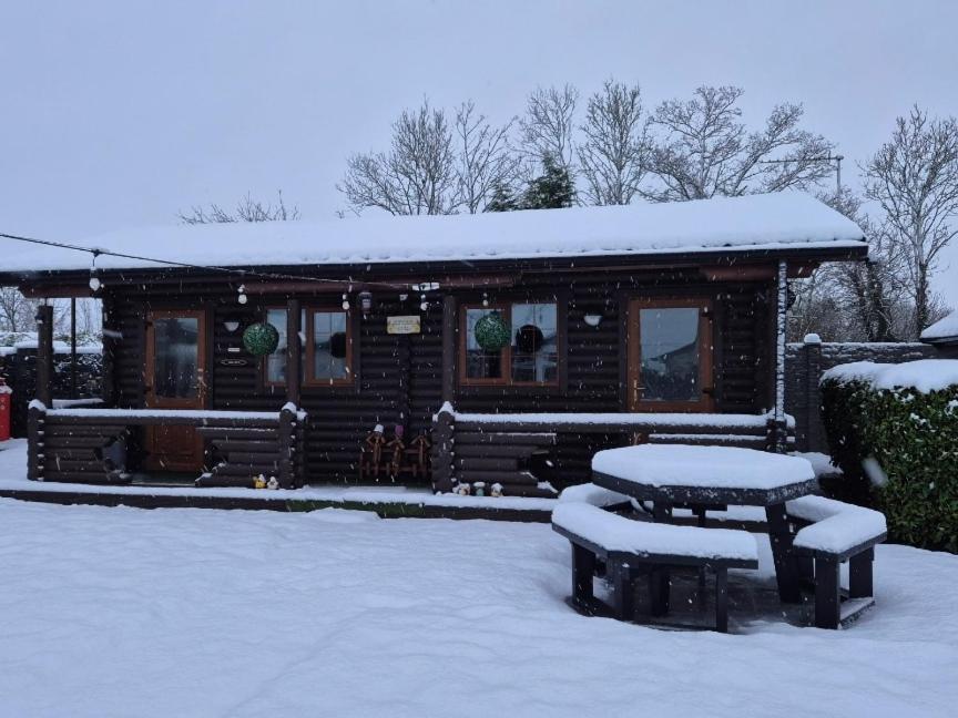 Cosy Countryside Log Cabin Kilkenny Exterior photo